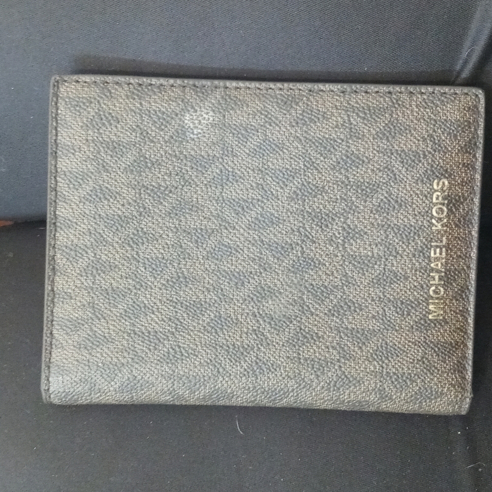 Michael kors passport wallet